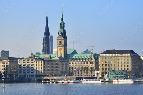 Photo: Hamburger Binnenalster mit Rathaus Hamburger Binnenalster mit Rathaus