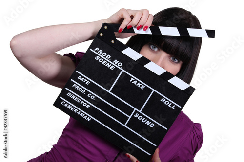 Foto: brunette holding clap brunette holding clap