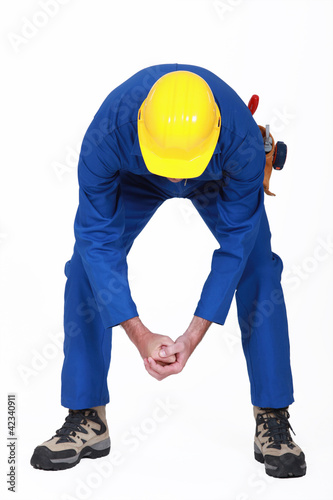 Foto: Worker bending over Worker bending over