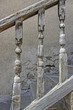 Foto: Detail, verwittertes Holzgeländer in Norditalien Detail, verwittertes Holzgeländer in Norditalien