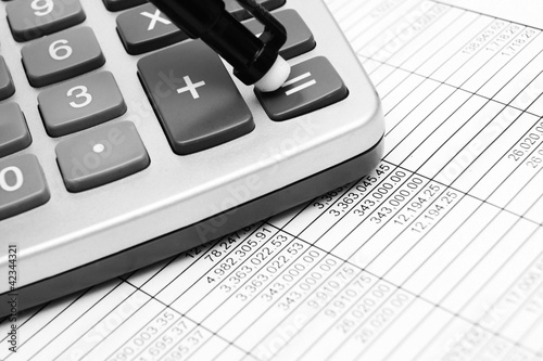 Foto: calculator and documents. calculator and documents.