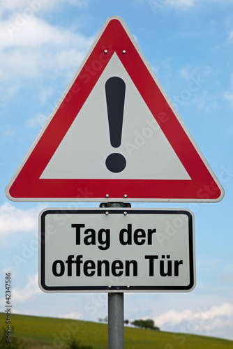 Illustration: Achtung-Schild TAG DER OFFENEN TÜR Achtung-Schild TAG DER OFFENEN TÜR