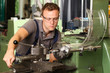 Industriemechaniker bei der Arbeit