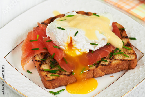 Photo: Egg benedict with hollandaise sauce and smoked salmon on toast Egg benedict with hollandaise sauce and smoked salmon on toast