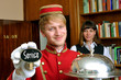 Foto: Hotelservice Page und Zimmermädchen Hotelservice Page und Zimmermädchen