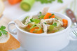 Foto: Leckere Hühnersuppe mit Gemüse Leckere Hühnersuppe mit Gemüse