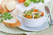 Deftige Hühnersuppe mit Gemüseeinlage