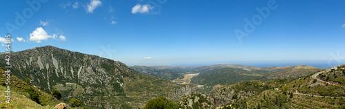 Foto: Panoramic view from road to Lasithi Plateau Panoramic view from road to Lasithi Plateau
