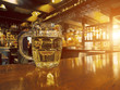 Foto: Cold Beer in a Pub Counter Cold Beer in a Pub Counter
