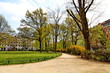 Foto: Allée dans un jardin public, Berlin. Allée dans un jardin public, Berlin.