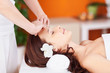 entspannende gesichtsmassage