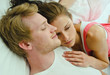 Photo: Junges Pärchen beim Kuscheln im Bett Junges Pärchen beim Kuscheln im Bett