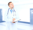 Foto: portrait of doctor with stethoscope with arms crossed portrait of doctor with stethoscope with arms crossed