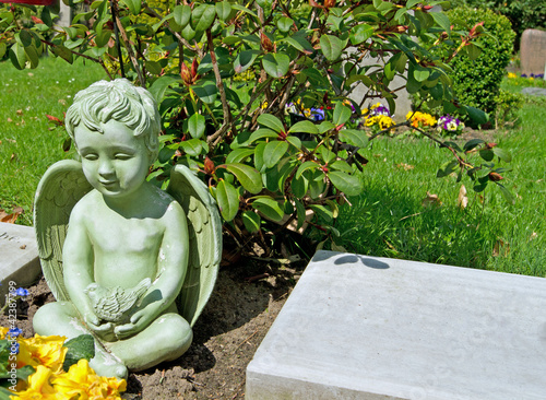 Foto: Engel mit Friedenstaube Engel mit Friedenstaube