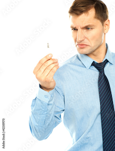 Foto: Angry smoker staring at cigarette Angry smoker staring at cigarette
