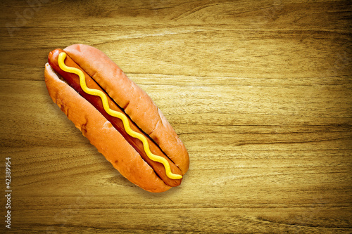 Foto: hot dog on desk hot dog on desk