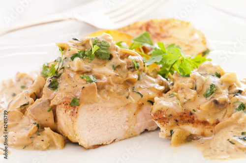Photo: Hähnchen mit Senf-Pilzsauce Hähnchen mit Senf-Pilzsauce