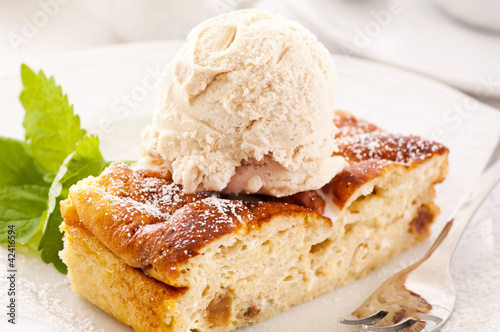 Photo: Apfelkuchen mit Eis Apfelkuchen mit Eis