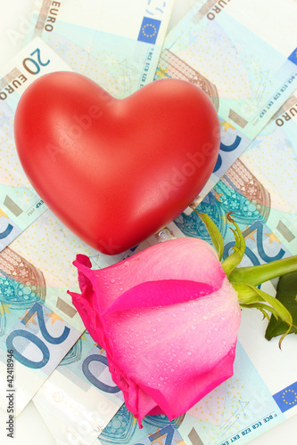 Foto: Concept of love and money Concept of love and money