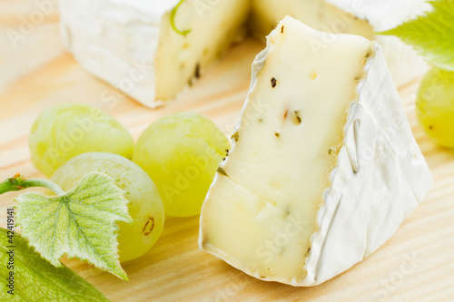 Foto: cheese and grapes cheese and grapes