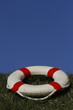 Foto: Rettungsring vor knallblauem Himmel Rettungsring vor knallblauem Himmel
