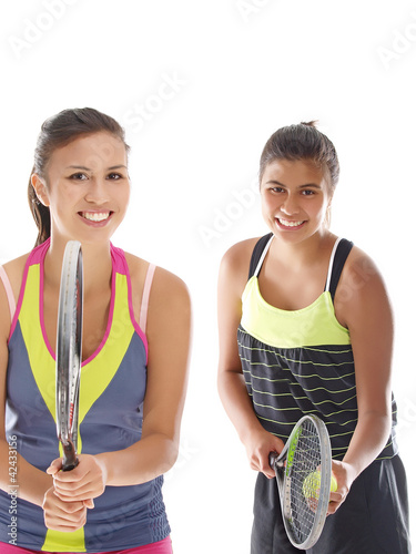 Photo: mädchen beim tennis aufschlag mädchen beim tennis aufschlag