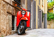 Alter, roter Motorroller