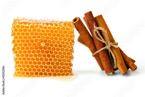 Photo: Honeycomb and cinnamon Honeycomb and cinnamon