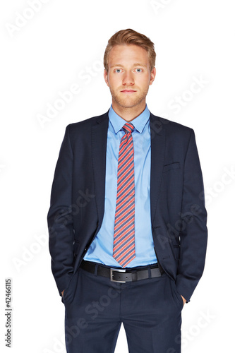 Photo: Ernster Geschäftsmann von vorne Ernster Geschäftsmann von vorne