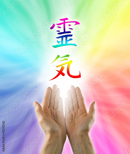 Foto: Reiki Healer Working with Kanji Symbol Reiki Healer Working with Kanji Symbol