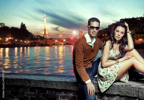 Photo: Sexy couple in Paris Sexy couple in Paris