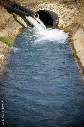 Foto: water outflow water outflow
