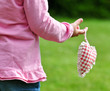 Herz in einer Kinderhand