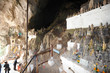 La grotta di Pak Ou sul fiume Mekong vicino a Luang Prabang