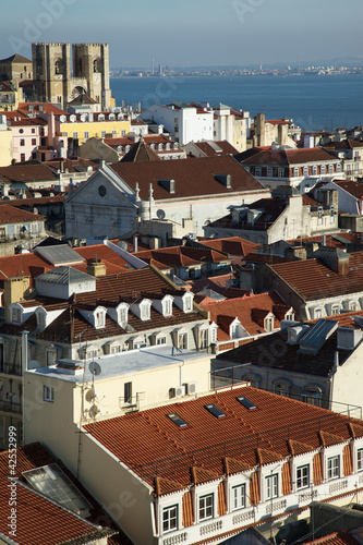 Foto: Alfama skyline in Lisbon, Portugal Alfama skyline in Lisbon, Portugal