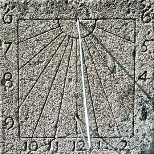 Photo: Sonnenuhr - Sundial - Cadran Solaire Sonnenuhr - Sundial - Cadran Solaire