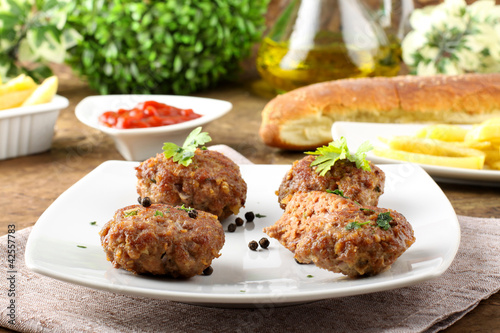 Photo: Meatballs with garlic, parsley and onion Meatballs with garlic, parsley and onion
