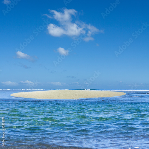 Photo: îlot de sable blanc îlot de sable blanc