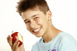 Foto: boy eat apple boy eat apple