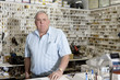 Foto: Portrait of locksmith in store Portrait of locksmith in store
