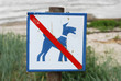Hundeverbotsschild am Strand