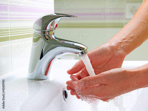 Foto: Washing Hands. Cleaning Hands. Hygiene Washing Hands. Cleaning Hands. Hygiene
