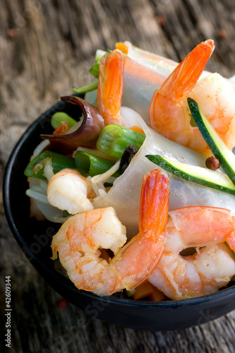 Foto: Scampi mit Teigrollen Scampi mit Teigrollen