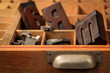 Setzkasten mit Holzbuchstaben, hot type
