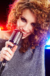 Foto: woman holding a retro microphone woman holding a retro microphone