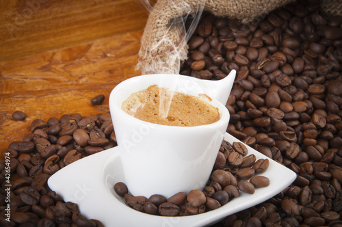 Photo: cup of hot coffee with beans -tazzina di caffè caldo con chicch cup of hot coffee with beans -tazzina di caffè caldo con chicch