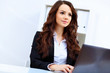 Foto: Young busines woman with notebook Young busines woman with notebook