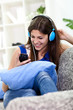 Foto: pretty happy girl listening to music pretty happy girl listening to music