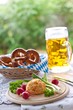 Obatzda mit Brezel und Bier