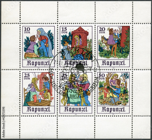 Foto: GERMANY - 1978: shows Scenes from fairy tale "Rapunzel" GERMANY - 1978: shows Scenes from fairy tale "Rapunzel"